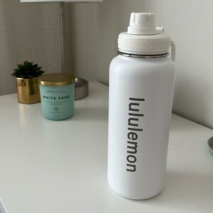 Lululemon water bottle